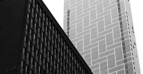 人工智能机器人和人谈恋爱