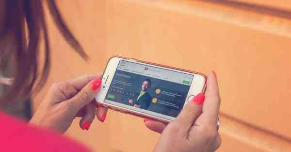 逗比贝尔智能机器人：为现代生活带来无限乐趣