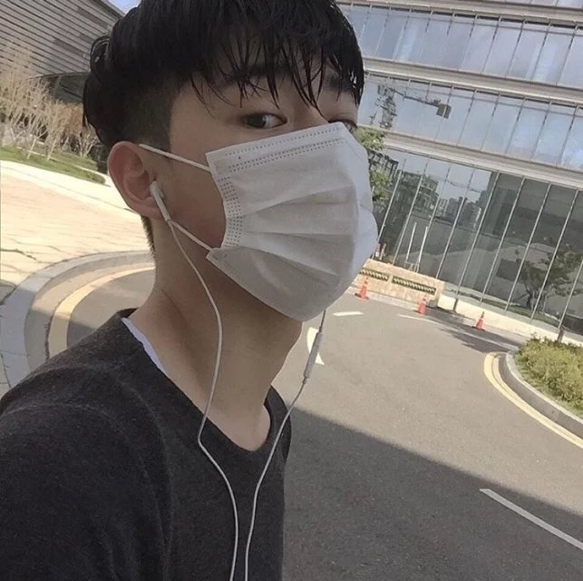 屈唯泰新