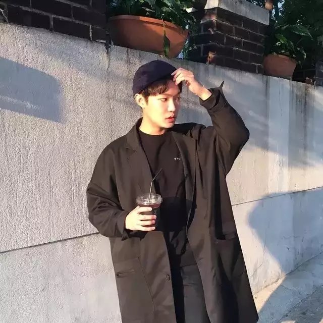 龙悦民蓉