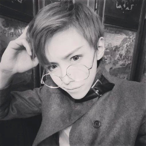 鲁娜贞伊